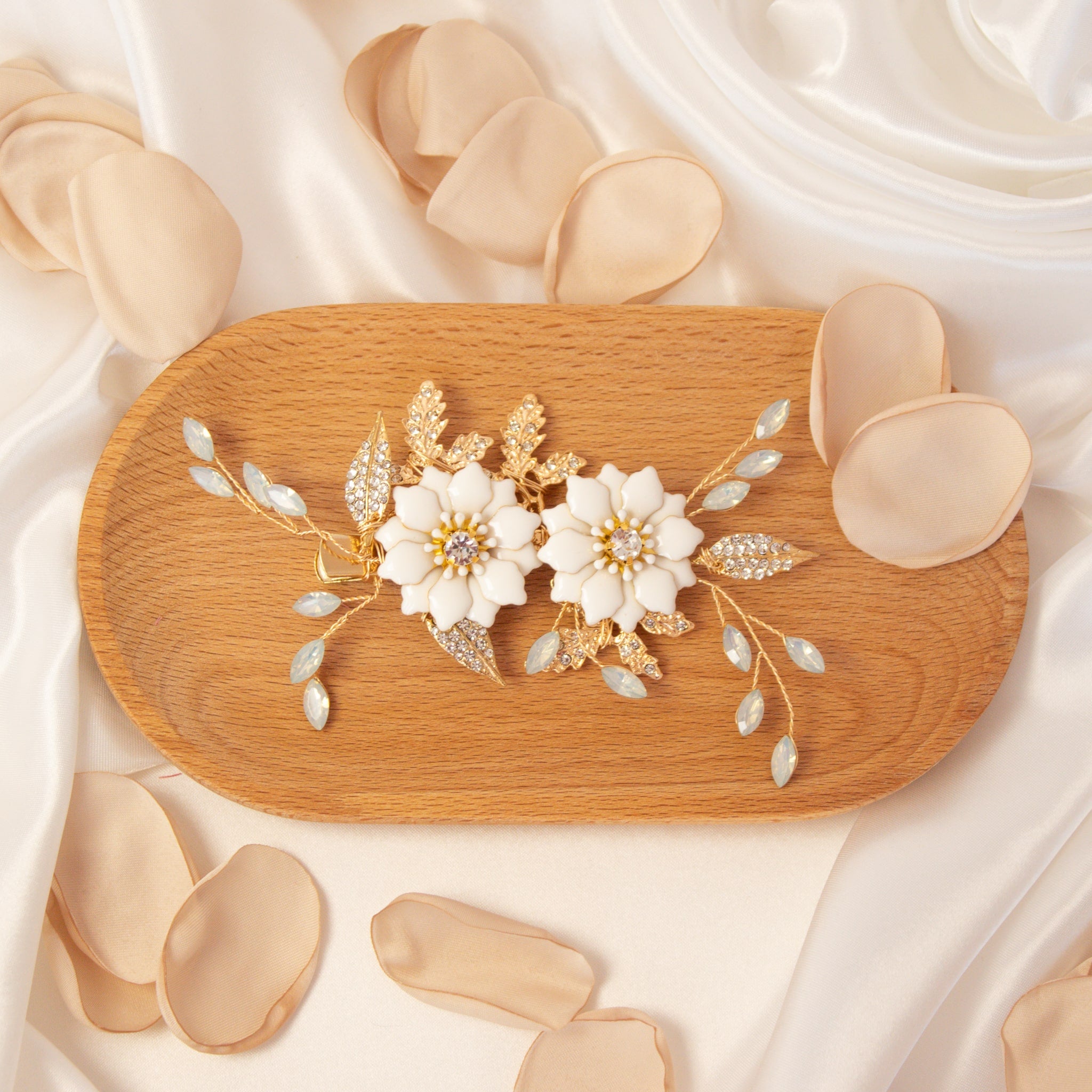 Tocado Flor de Lirio dorado en pinza